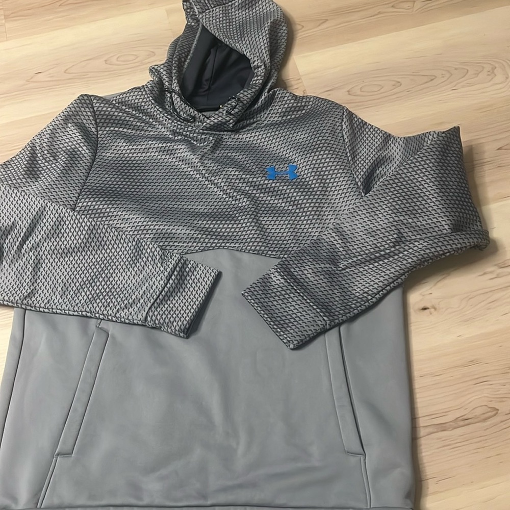 Men’s under armour hoodie
